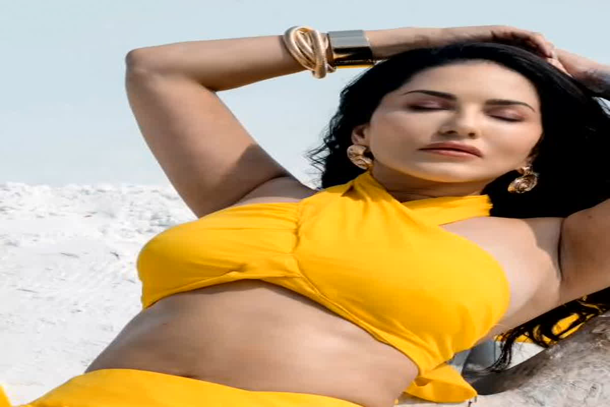 dayday adams recommends sunny leone hot scenes pic