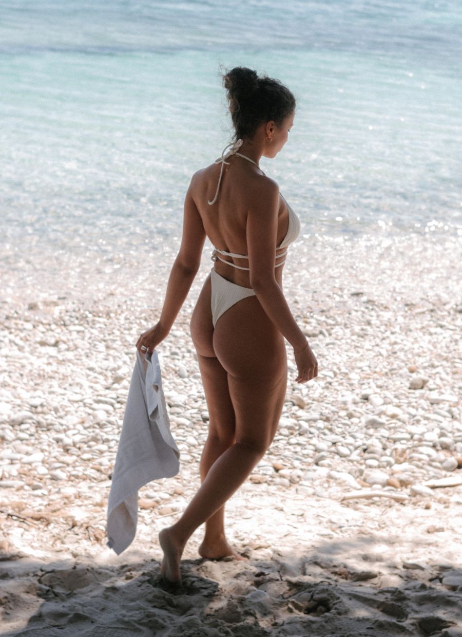 desirae zimmerman recommends taking off bikini top pic