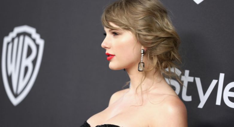 darren rama recommends Taylor Swift Side Boob