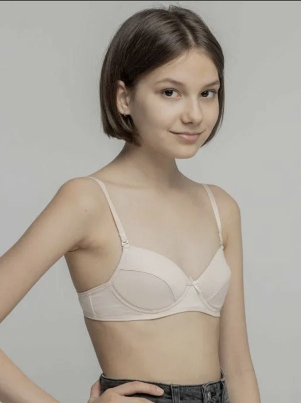 dee harris recommends teen girls without bras pic