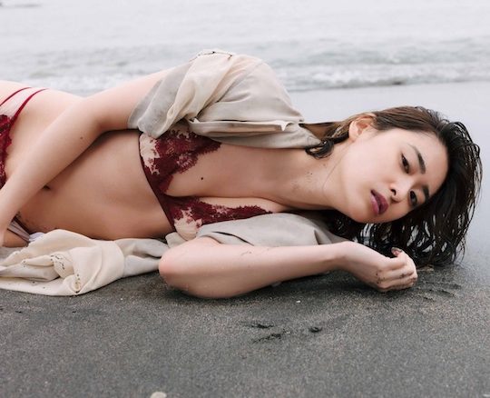 banota daloaa add photo topless girl models on the beach in the playboy porn