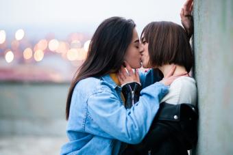 chea ratha recommends Women Deep Kissing Women