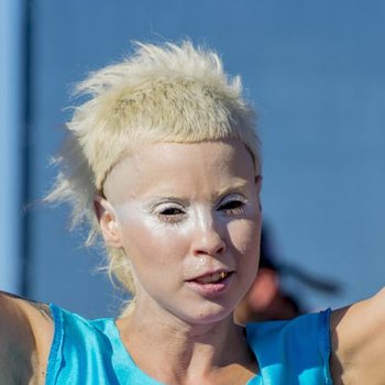 dallas abrams recommends Yolandi Visser Fake Boobs